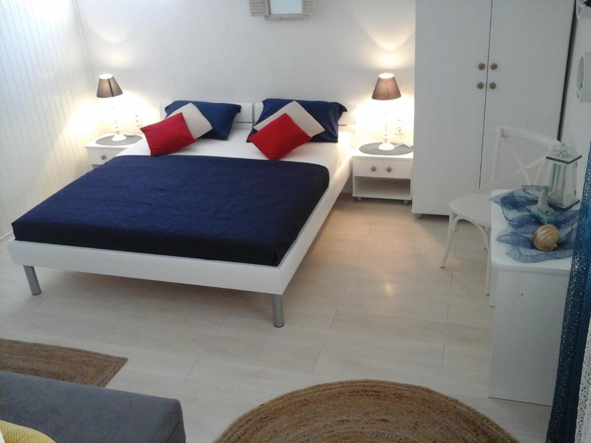 Apartments And Rooms With Parking Space Hvar - 13161 Hvar Town Exterior photo